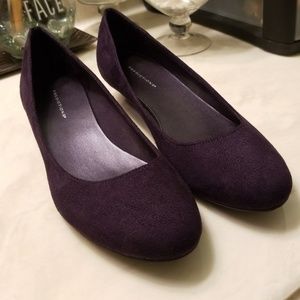 Small heel plum shoes